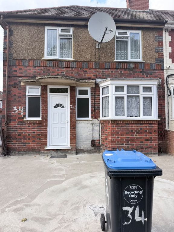 Property photo 1 of 1 Three-Bedroom House With Driveway And Rear Garden – Wembley, Ha0