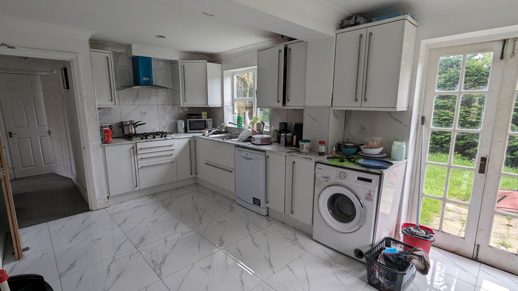 Property photo 3 of 21