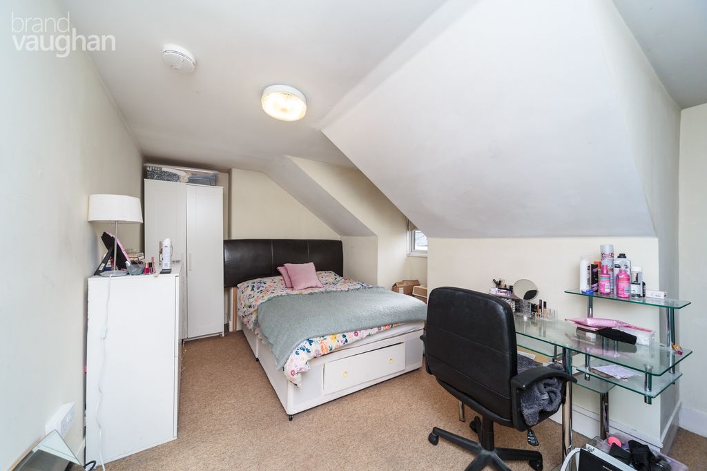 Property photo 3 of 7 Bedroom