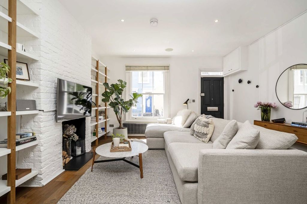 Property photo 1 of 11