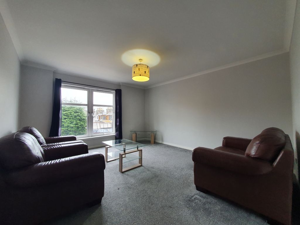 Property photo 1 of 11 Living Room