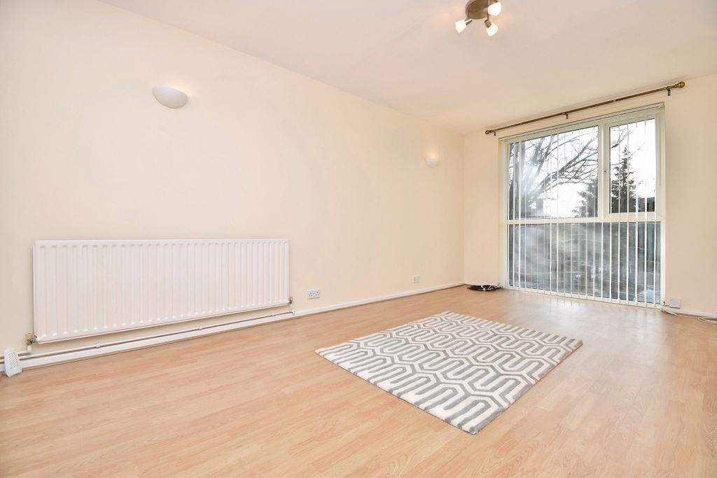 Property photo 2 of 8 5E80796d-Fileacce...