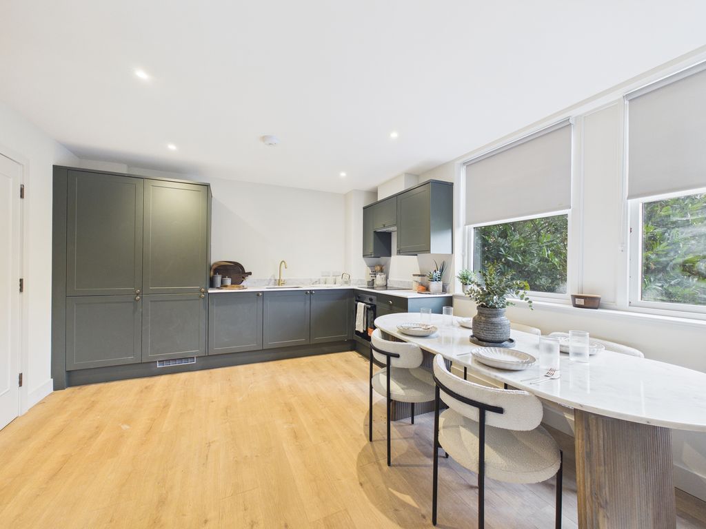 Property photo 3 of 9 Cam03519G0-Pr0461-Still006