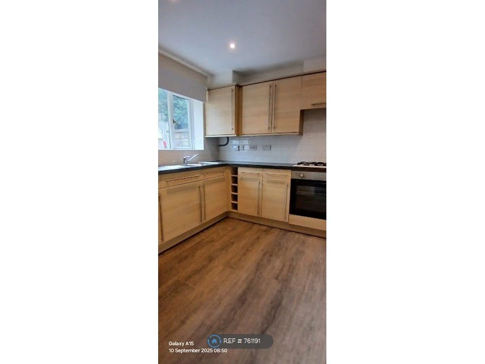 Property photo 3 of 13 Kitchen