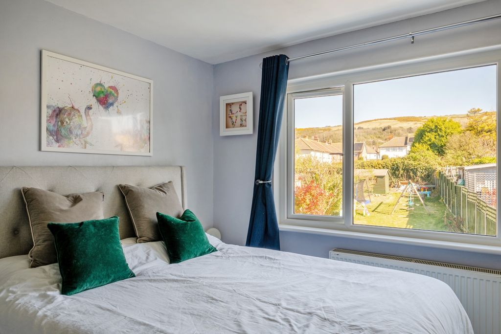 Property photo 2 of 19 Bedroom