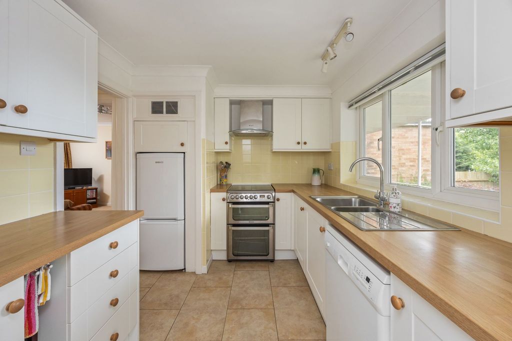 Property photo 2 of 24