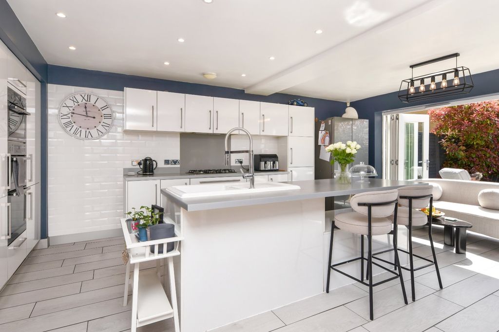 Property photo 2 of 59 Picture No. 18