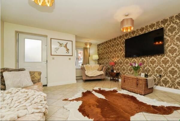 Property photo 2 of 7 Living Room