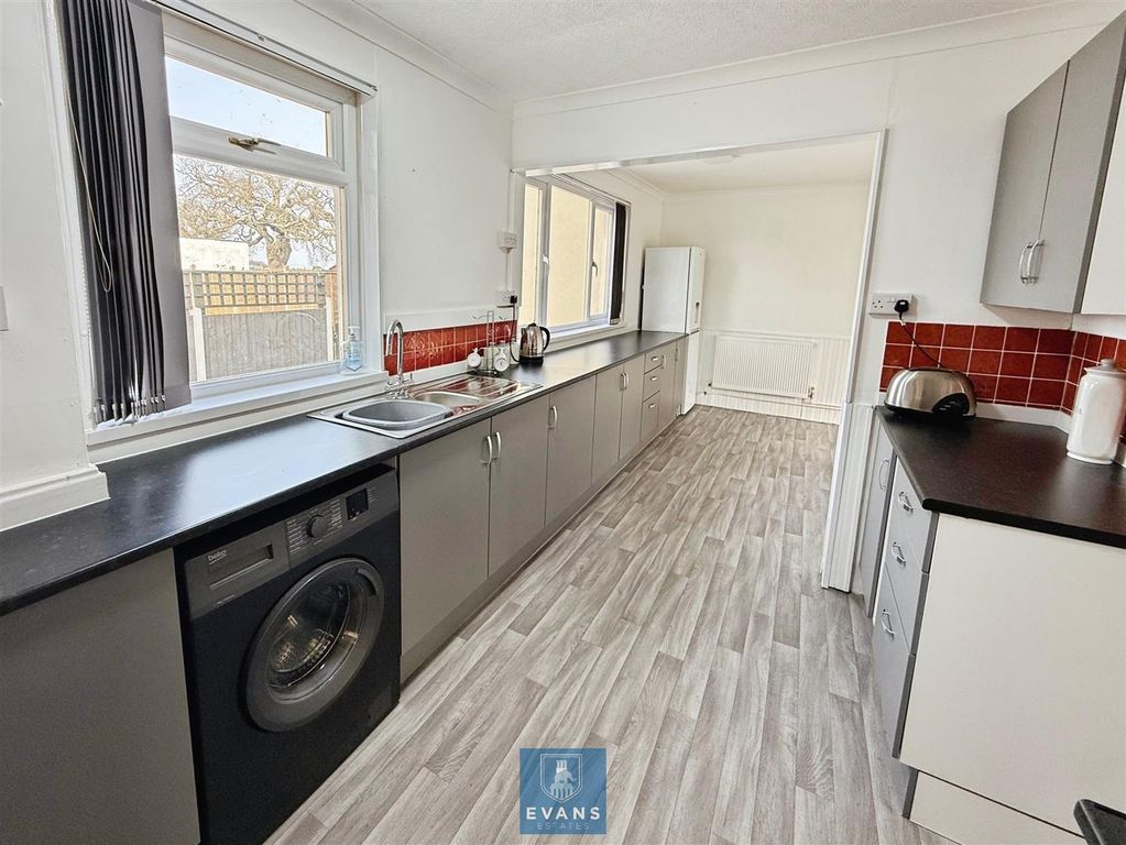 Property photo 2 of 15 Kitchen