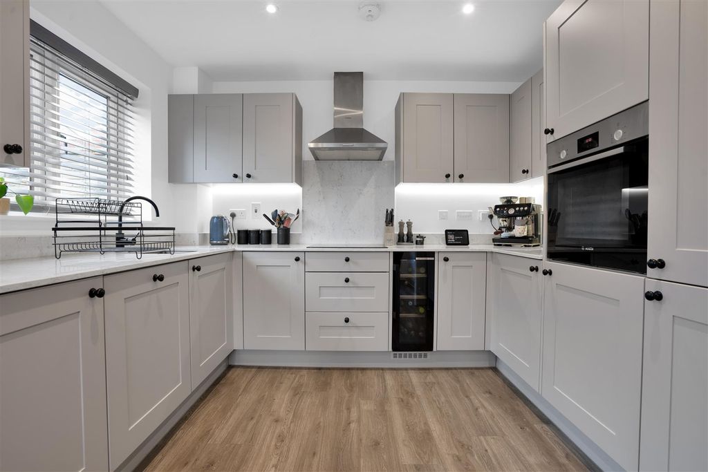 Property photo 2 of 15 Kitchen Dining Room