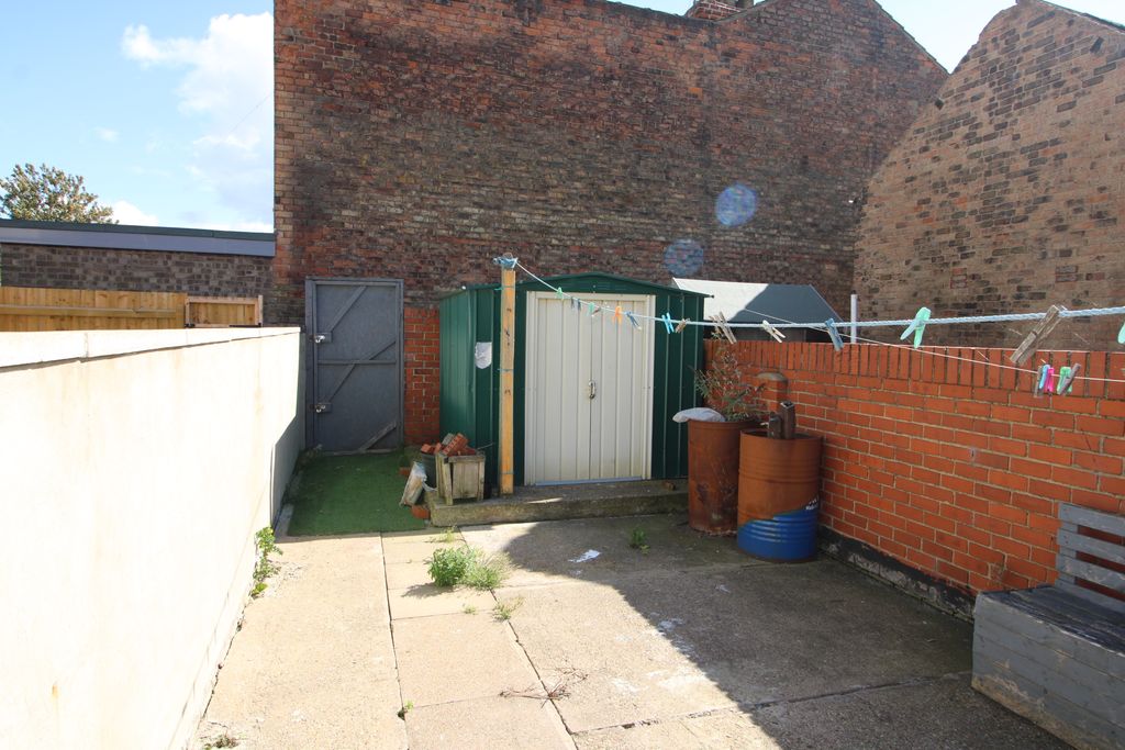 Property photo 2 of 15 Rear Garden Shed.Jpg