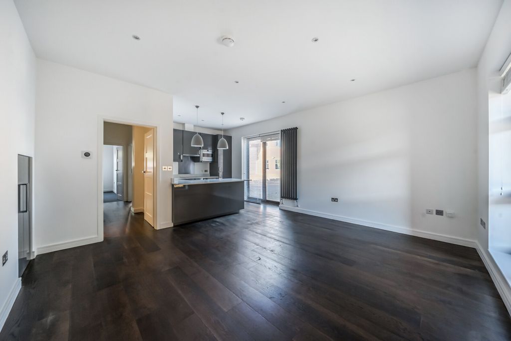 Property photo 2 of 12 1383360-13-69204d...