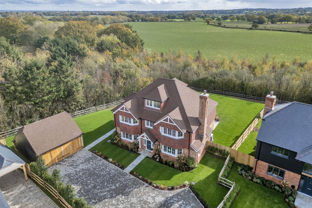 Property photo 1 of 12 Cromwell House Aeria