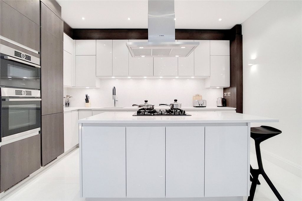 Property photo 2 of 29