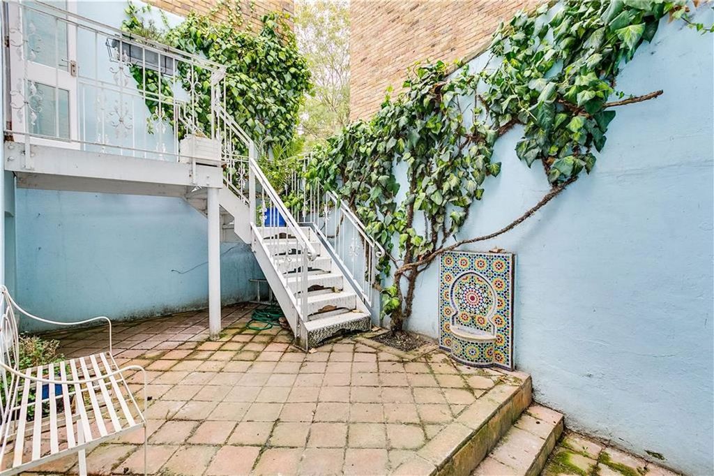 Property photo 3 of 8