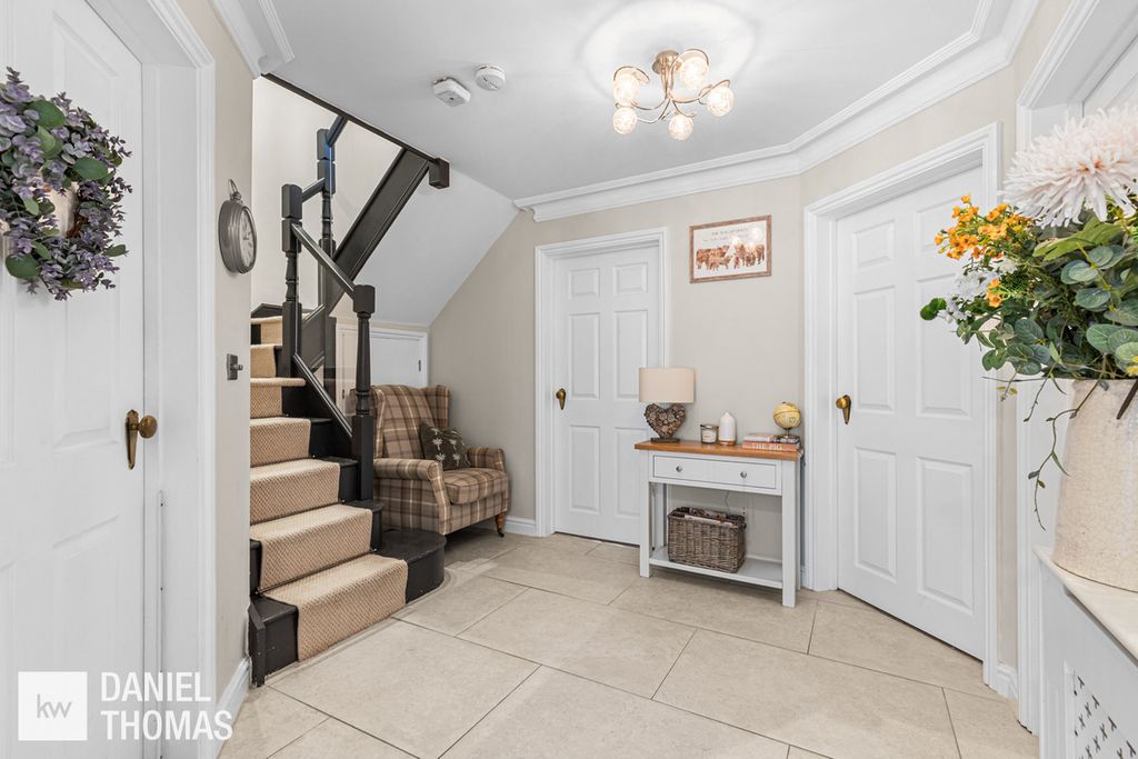 Property photo 3 of 46