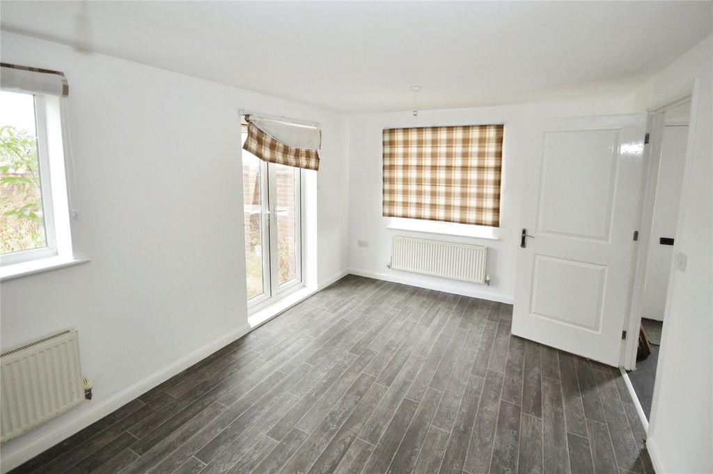 Property photo 3 of 9 Living Room