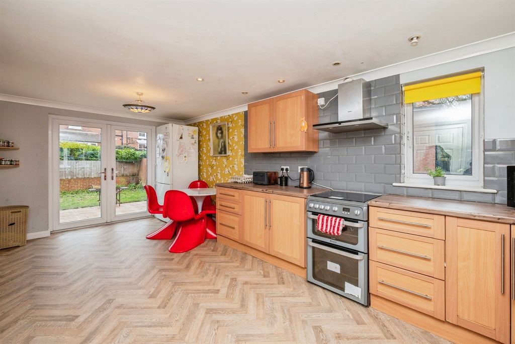 Property photo 3 of 18