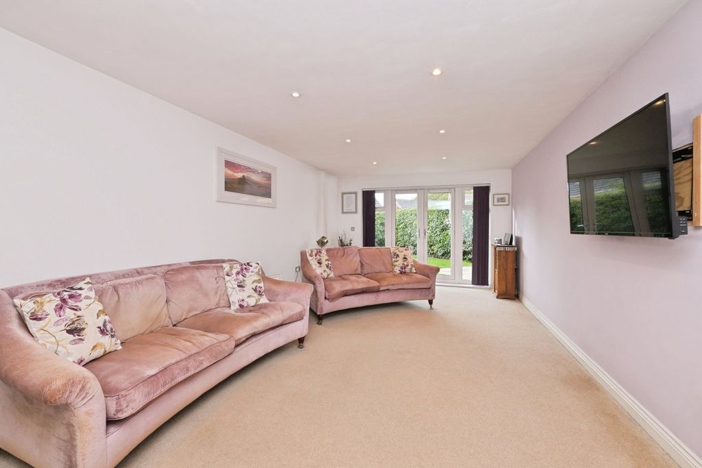 Property photo 3 of 32