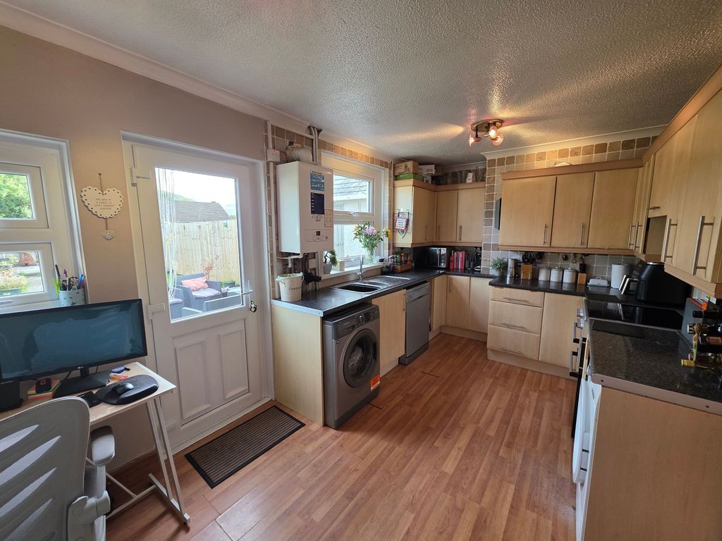 Property photo 3 of 16 Kitchen