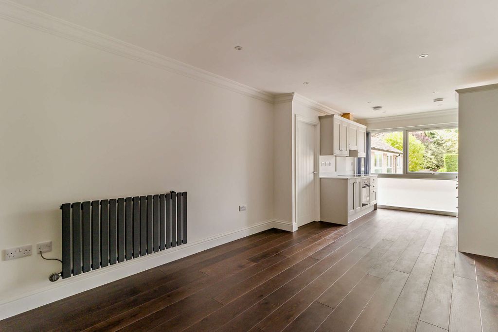 Property photo 2 of 11 8658980-Interior06-800