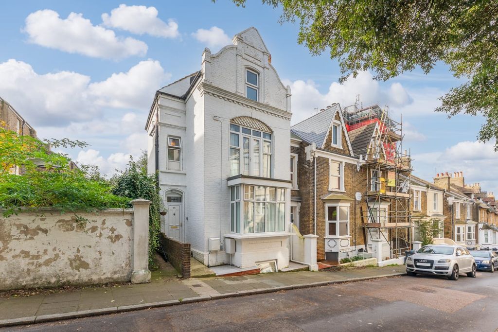 Property photo 1 of 28