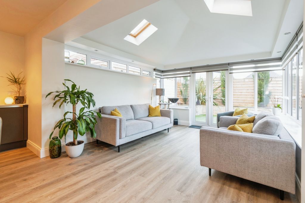 Property photo 2 of 20 Conservatory