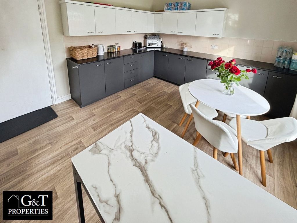Property photo 1 of 19 Kitchen