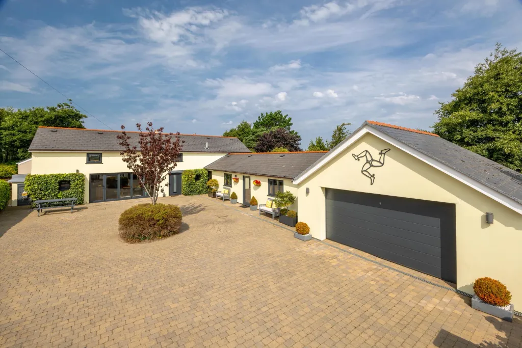 Property photo 2 of 39