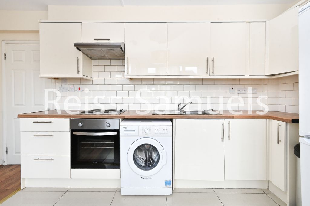 Property photo 3 of 31