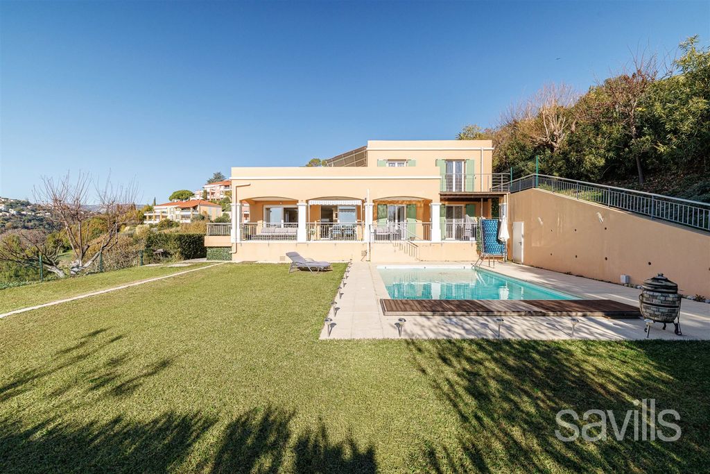 Property photo 1 of 30 Contemporary Eco-Friendly Villa In A Gated Estate