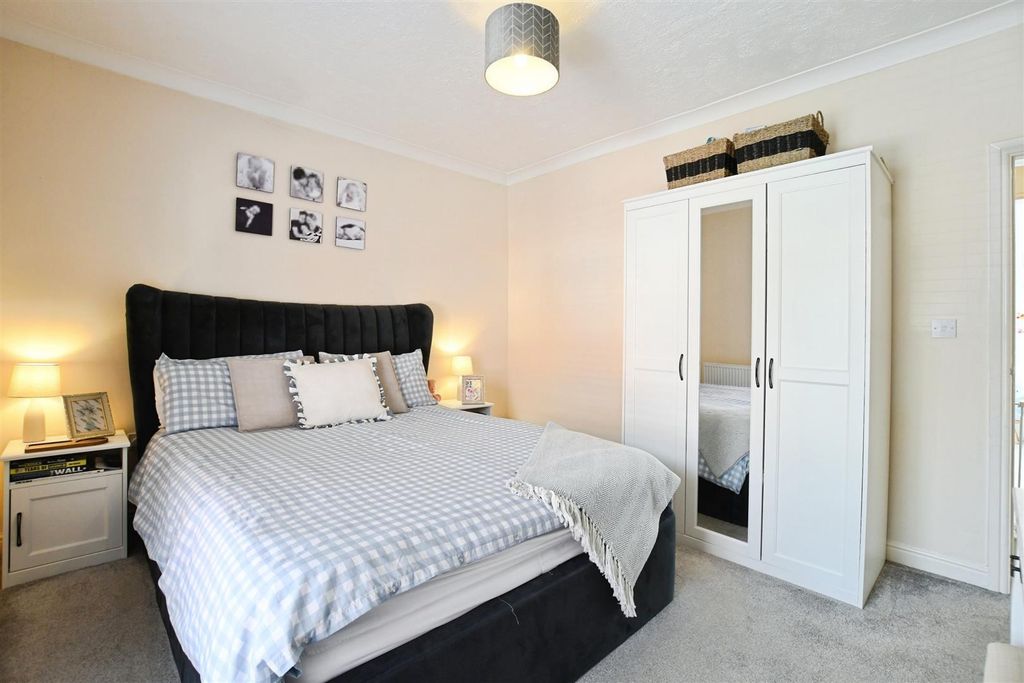 Property photo 3 of 20 Bedroom 1