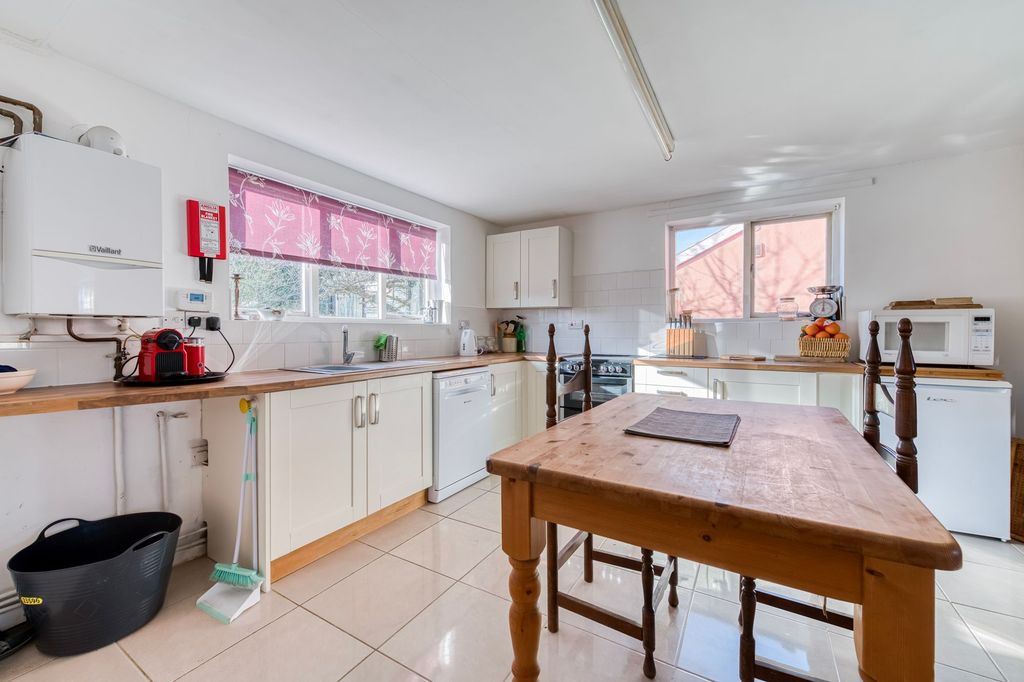 Property photo 3 of 21