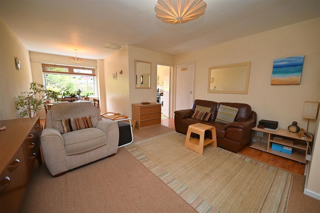Property photo 2 of 21 Living Room2.Jpg