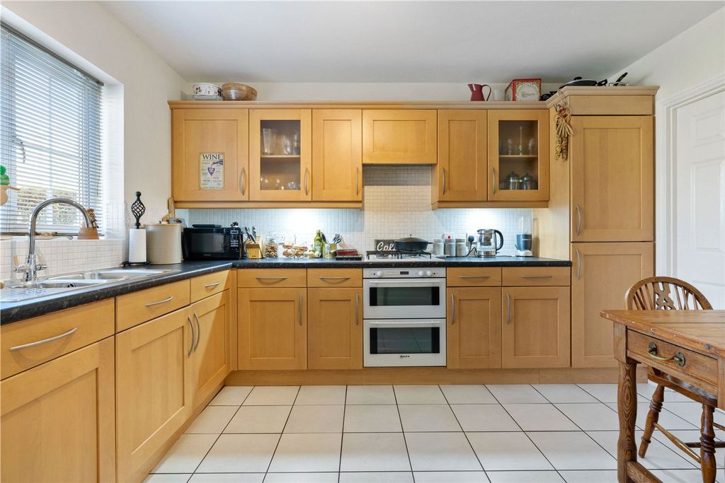 Property photo 2 of 19 Kitchen