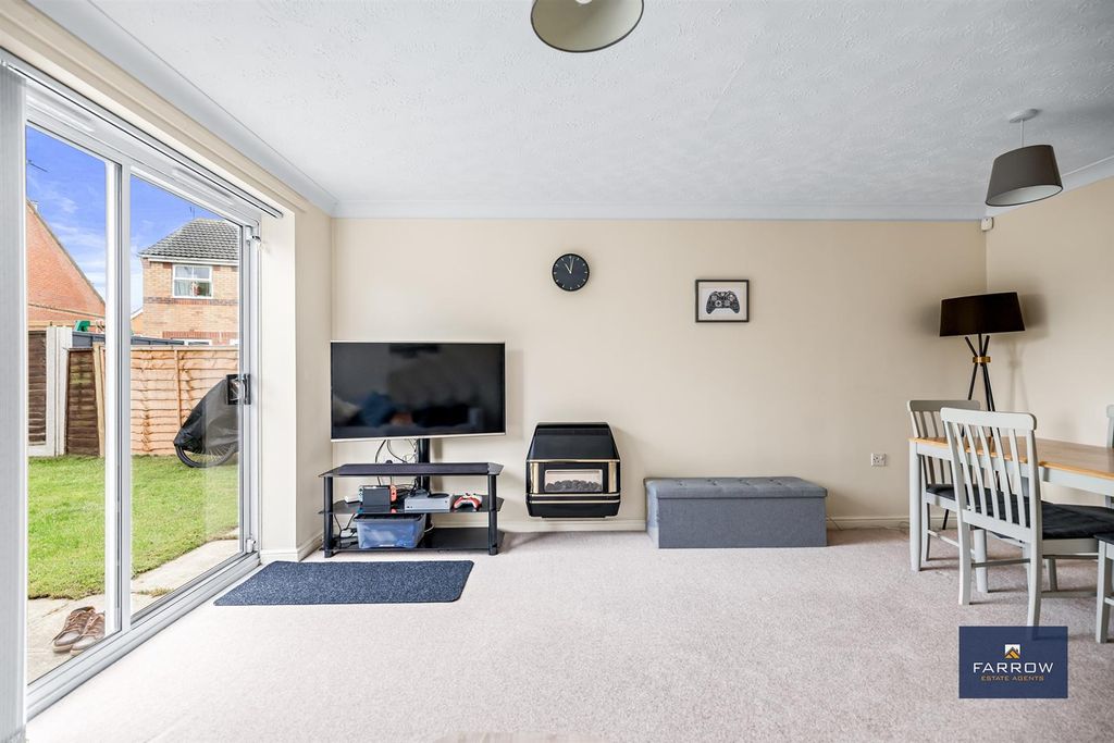 Property photo 3 of 27 Lounge / Diner