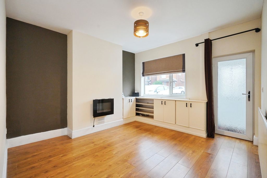 Property photo 2 of 12 Pbox-Img.Jpg