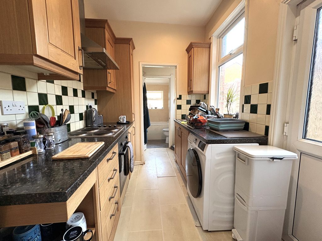 Property photo 2 of 9 Kitchen