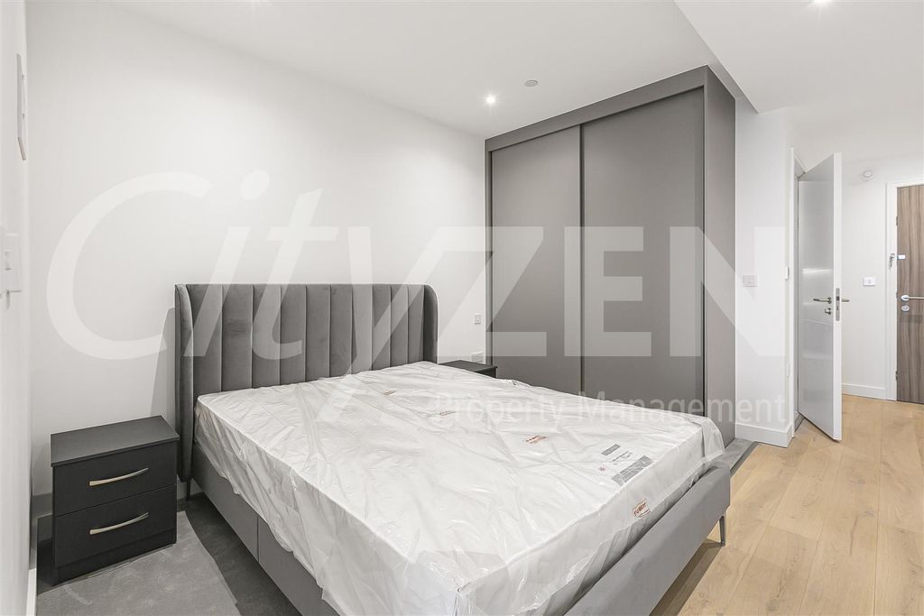 Property photo 2 of 32 Bedroom Area