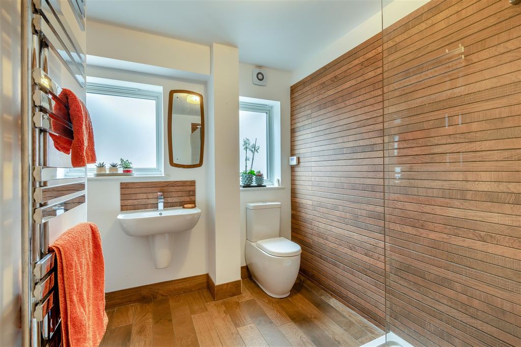 Property photo 3 of 26 Shower Room