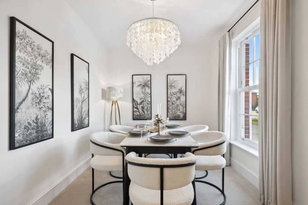 Property photo 3 of 11 Dining Room