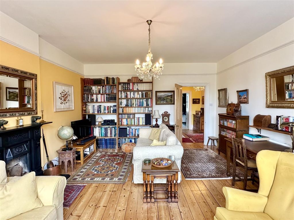 Property photo 3 of 35