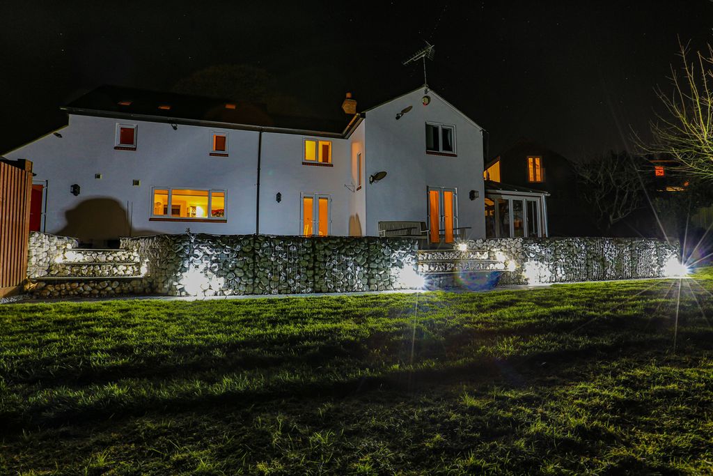 Property photo 2 of 31