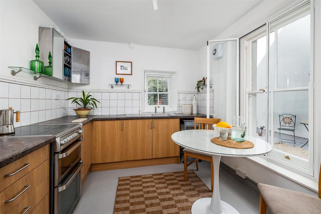 Property photo 3 of 16 Kitchen