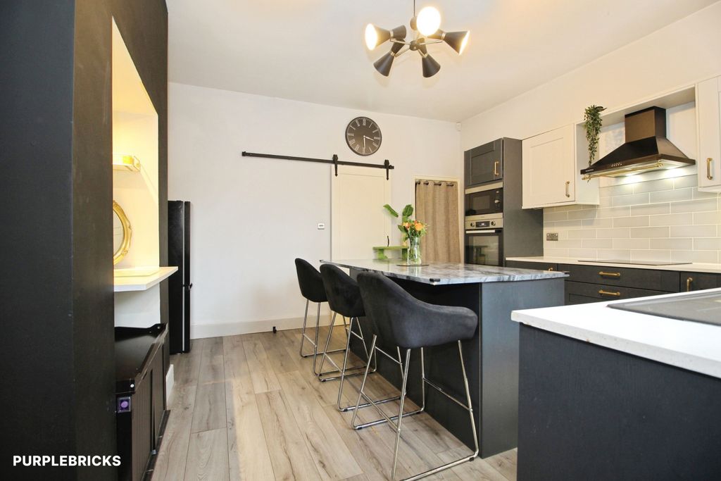 Property photo 3 of 20 Kitchen/Dining Room