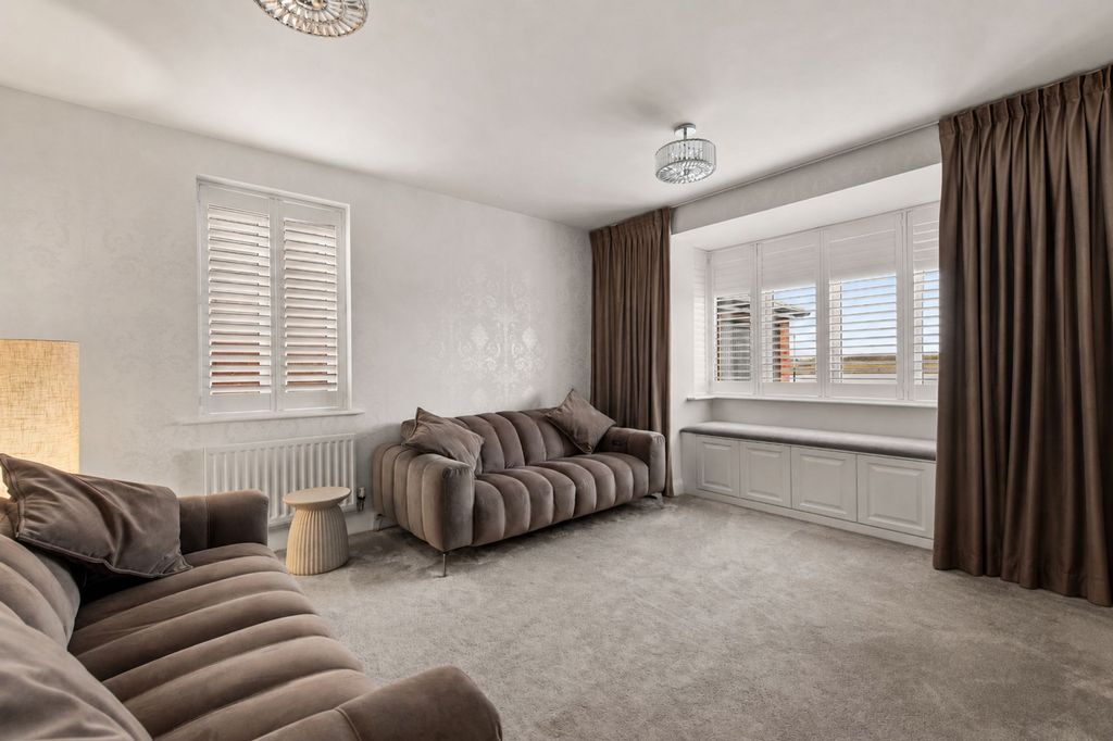 Additional image 4 of 5 bed detached house for saleValehouse Close, Hampton Water PE7