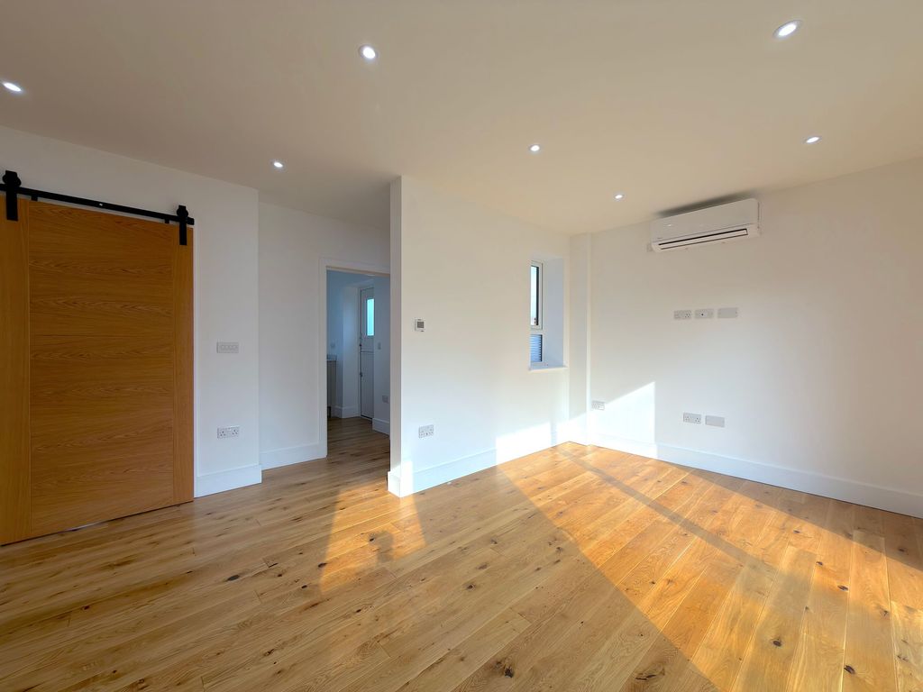 Property photo 2 of 19 Living Room/Dining Room (1)