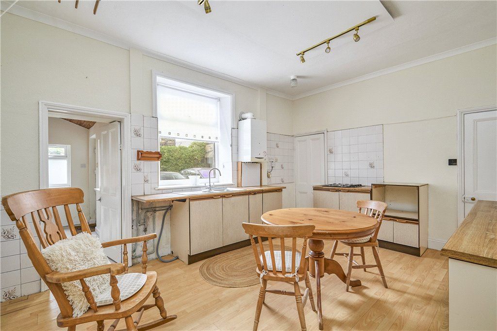 Property photo 3 of 17 Kitchen