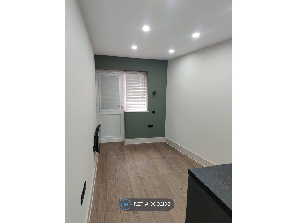 Property photo 3 of 34