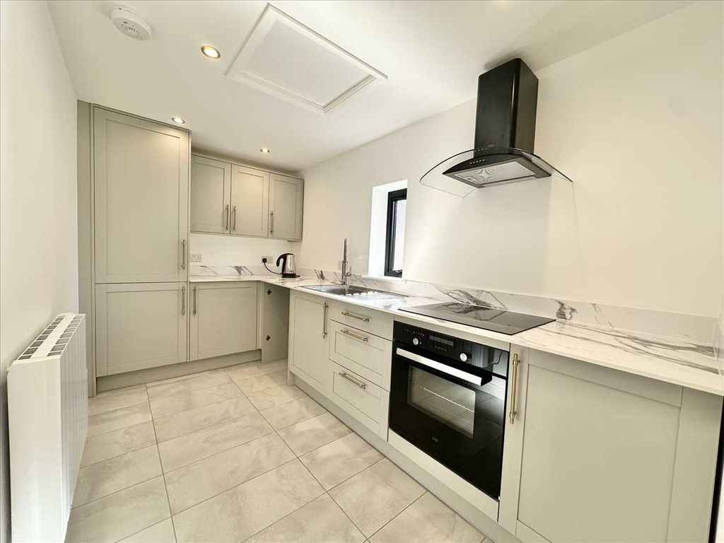 Property photo 2 of 25 Kitchen